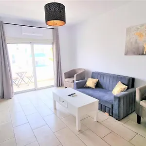 Coastal Getaway: 2 For Up To 14 Guests! Light-flooded And Spacious Apartament