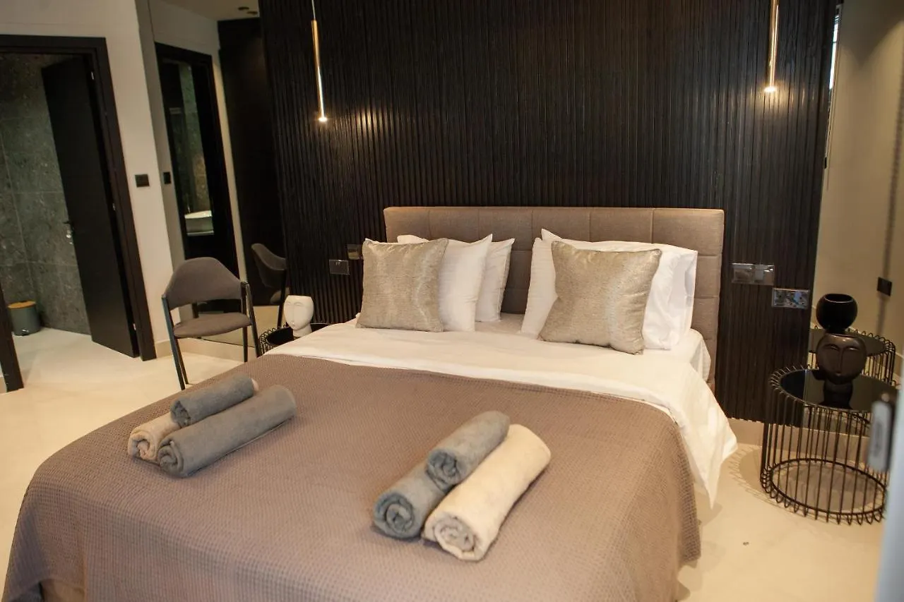 Apartment Raam Luxury Suites Larnaca