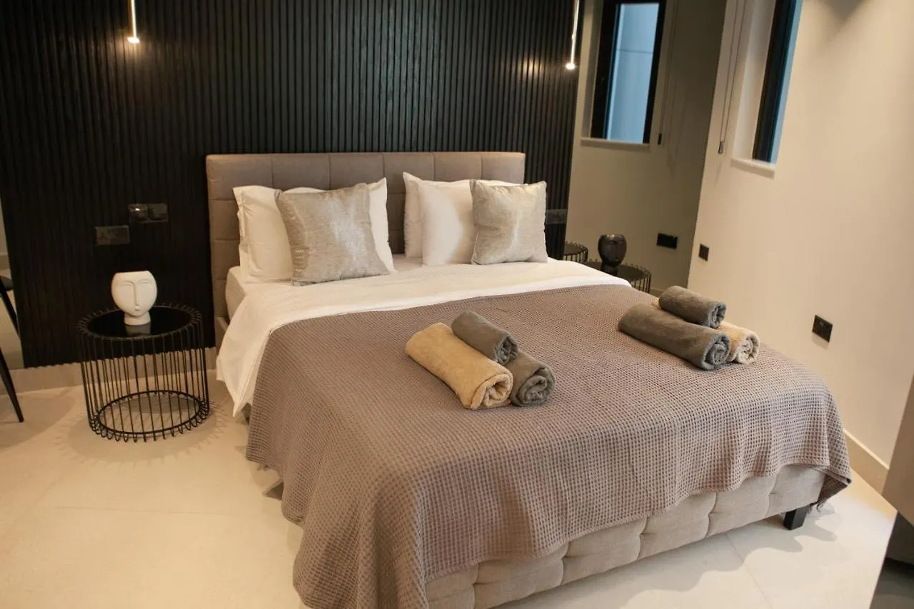 Raam Luxury Suites Larnaca Apartment