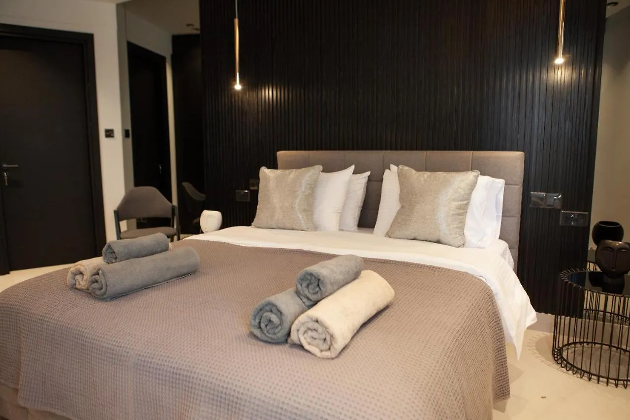 Raam Luxury Suites Larnaca
