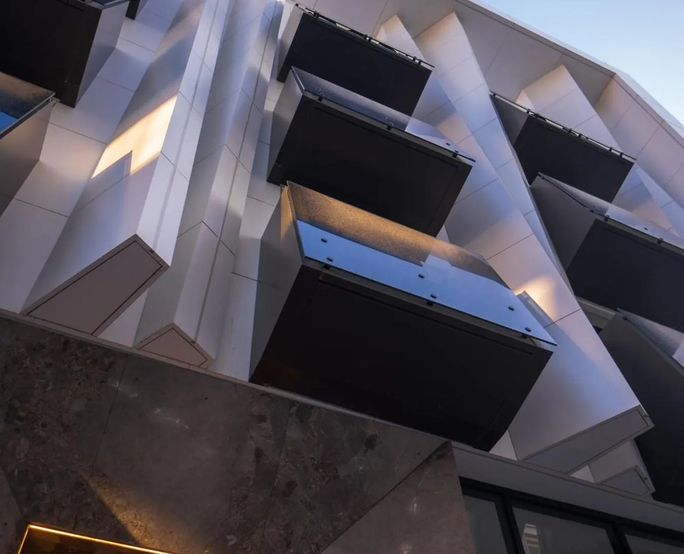 Raam Luxury Suites Larnaca Apartment
